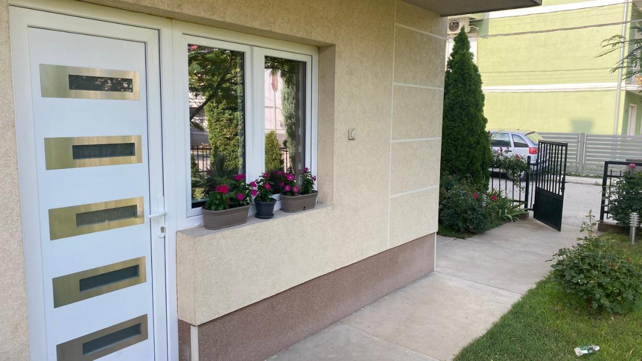 Arni Apartments Donja Vrezina エクステリア 写真